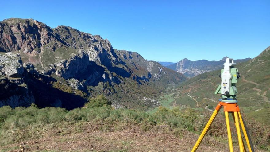 El lugar donde se instalará el nuevo mirador geológico en La Farrapona (Somiedo). | R. S. A.