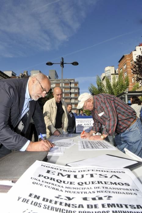 Recogida de firmas en Mieres en defensa de Emutsa