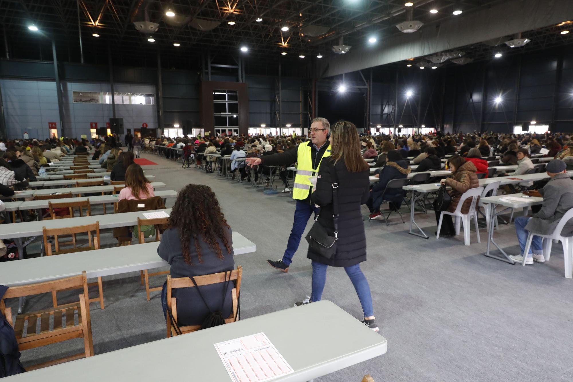 EN IMÁGENES: Nervios y curiosidad en el primer día de oposiciones de la Administración autonómica