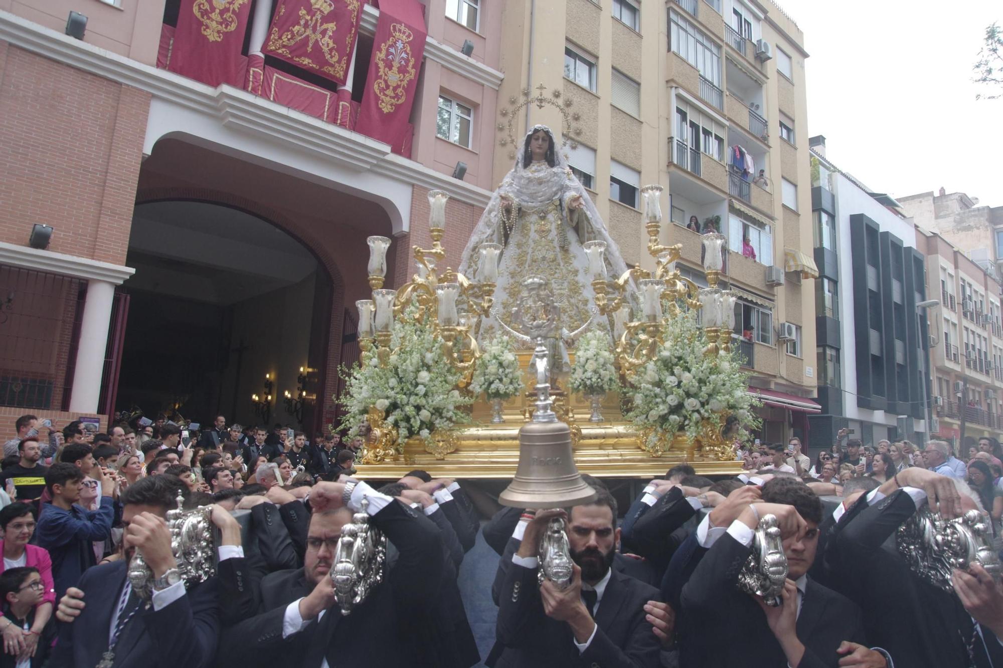 La procesión de la Virgen del Rocío por la Victoria y Lagunillas, en imágenes