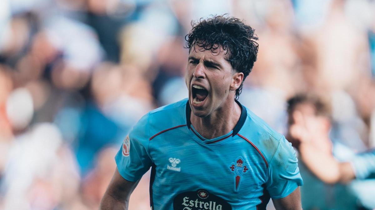 Hugo González celebra uno de sus goles ante la Ponferradina.