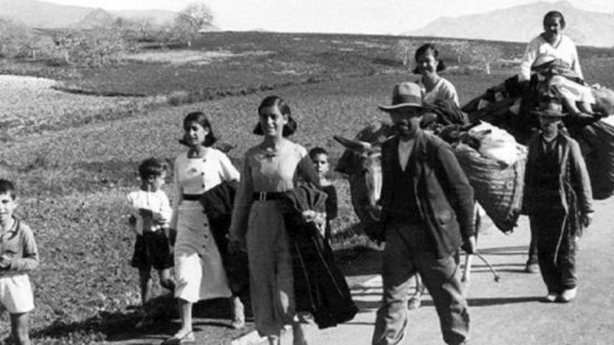 Imagen de ciudadanos volviendo a Málaga tras el final de la contienda en el año 1939.