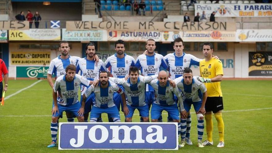 Una de las formaciones del Real Avilés en la presente temporada.