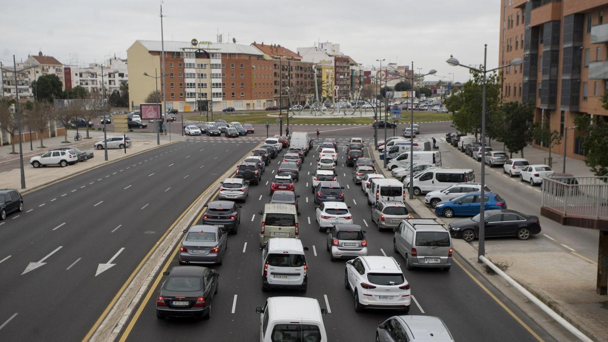 Comienzan los atascos en el segundo fin de semana de confinamiento en València