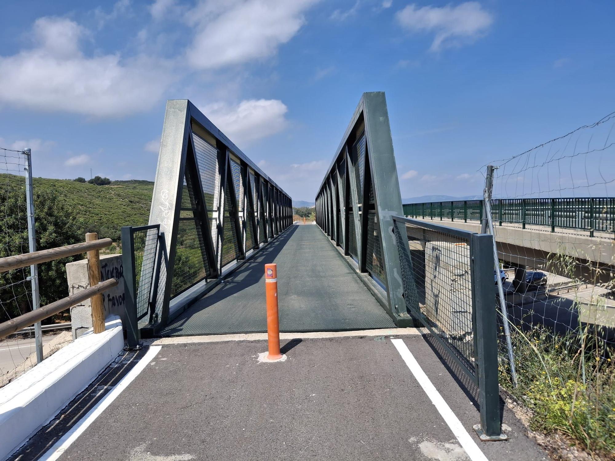 El deteriorado carril bici de El Verger a Pego y el peligroso cruce de Monte Pego
