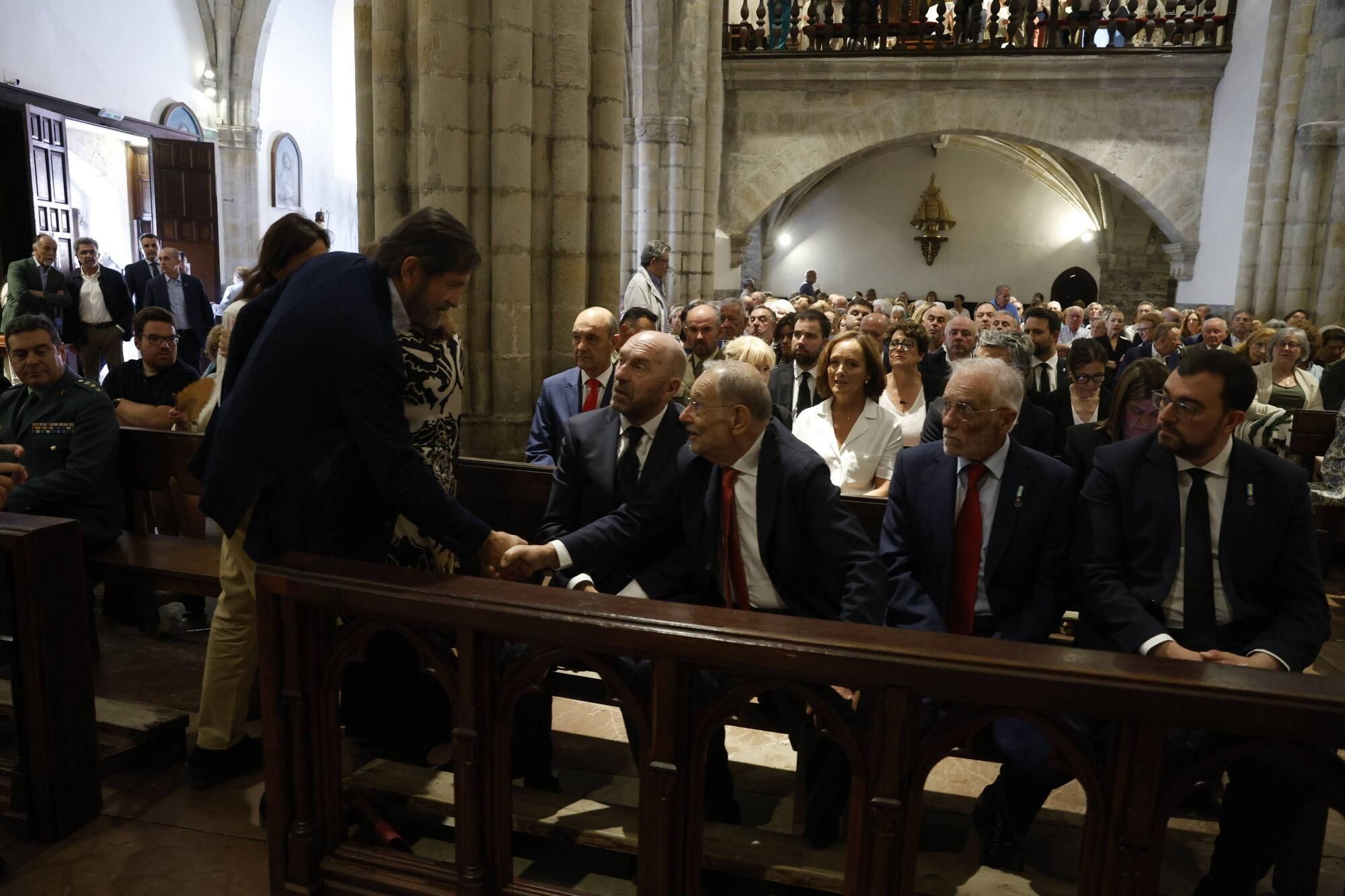 Las imágenes del funeral de Antonio Trevín en la basílica de Llanes.