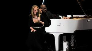 Adele carga contra un espectador tras un comentario homófobo: “No seas ridículo”
