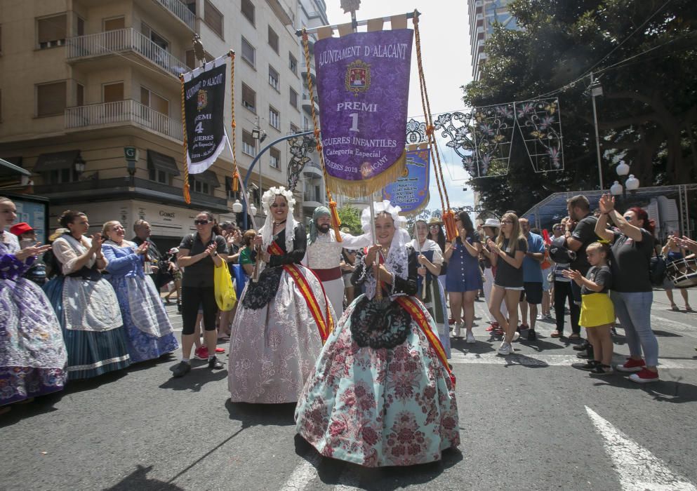 Hogueras 2019: El sábado festero arranca con el desfile de recogida de premios.