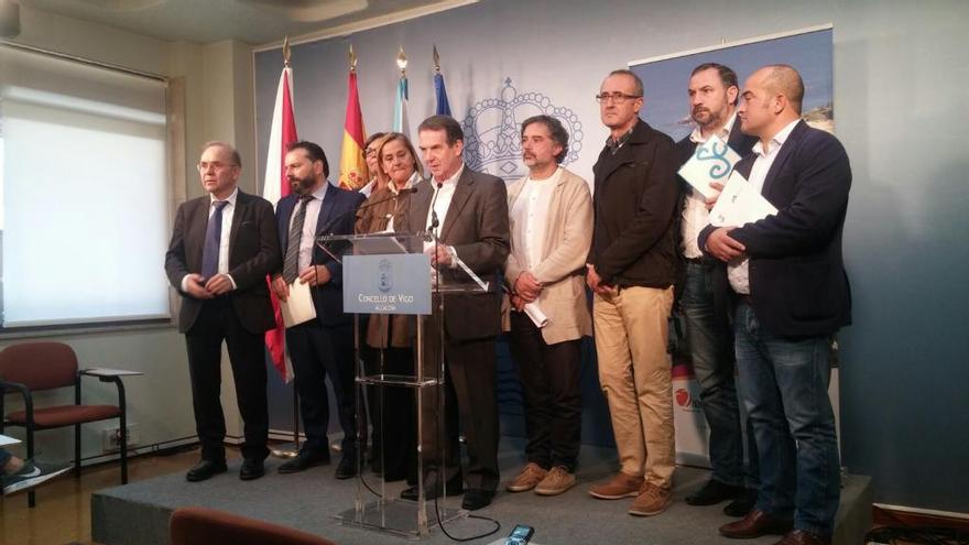 Abel Caballero junto a algunos de los alcaldes del área metropolitana de Vigo // FARO