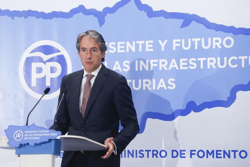 Íñigo de la Serna, Ministro de Fomento, analiza el "Presente y futuro de las infraestructuras en Asturias"