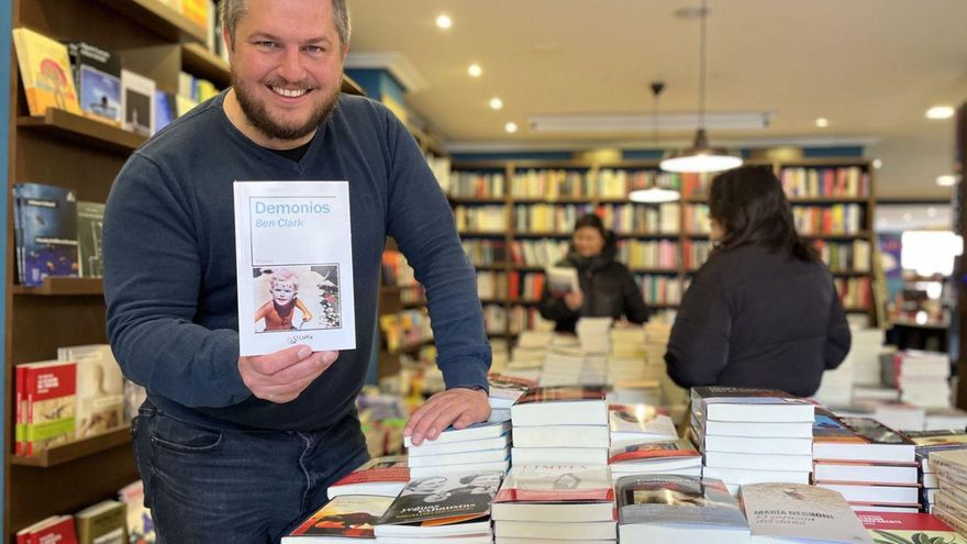 El escritor de Ibiza Ben Clark: «La función del poeta es hacer un registro emocional de su tiempo»