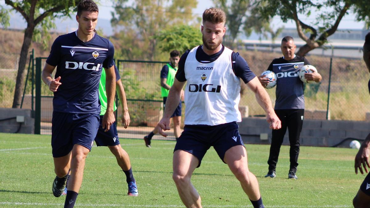 El ‘Barco’ que quiere llegar cargado de goles para pelear por el ascenso del CD Castellón