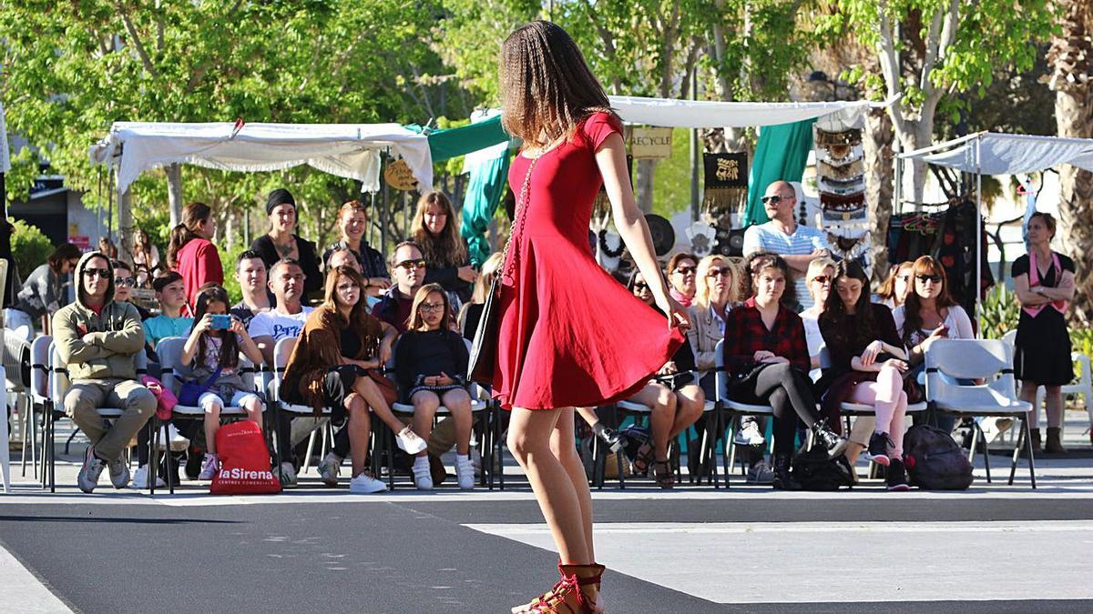 Una edición de la pasarela Fashion Revolution Day em Eivissa. | VICENT MARÍ