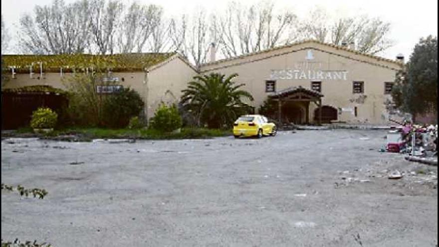 la masia. La finca que ha cedit el propietari a canvi d&#039;un terreny per construir l&#039;hotel de luxe.