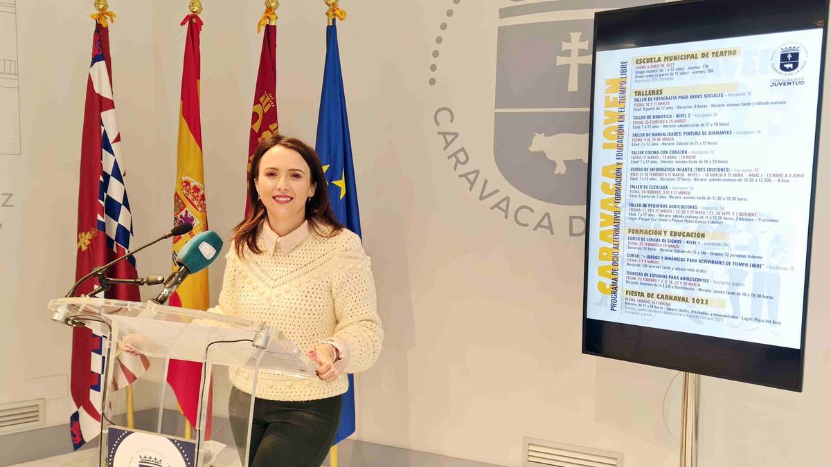 La edil Laura Sánchez Domenech presenta la programación del 'Caravaca joven'