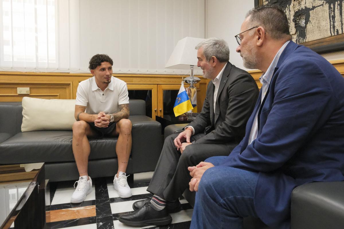 Recibimiento a Yeremy Pino en la Presidencia del Gobierno de Canarias en Las Palmas de Gran Canaria