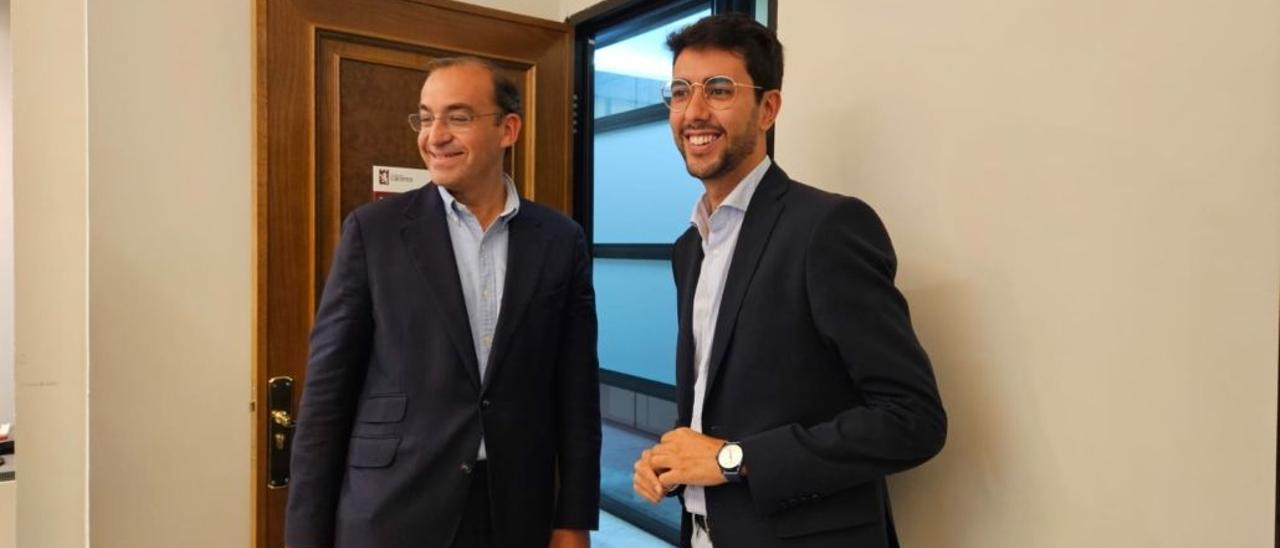 Rafael Mateos y Ángel Orgaz, este viernes, tras anunciar la bajada del IBI.