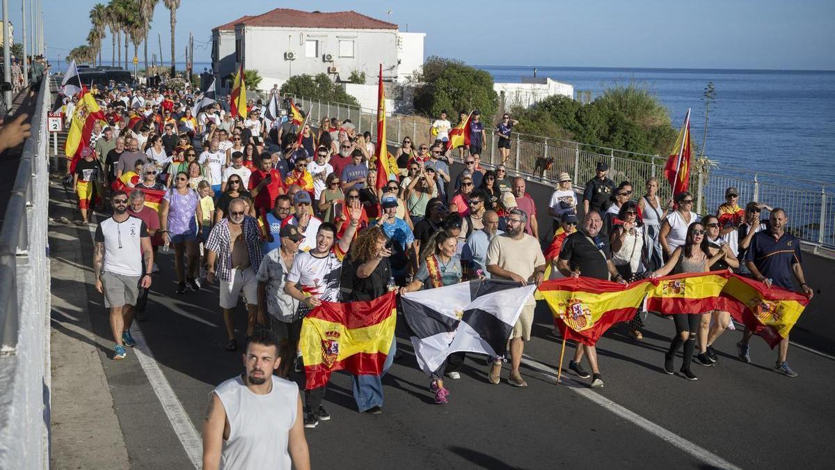 Decenas de personas durante una manifestación en Ceuta.