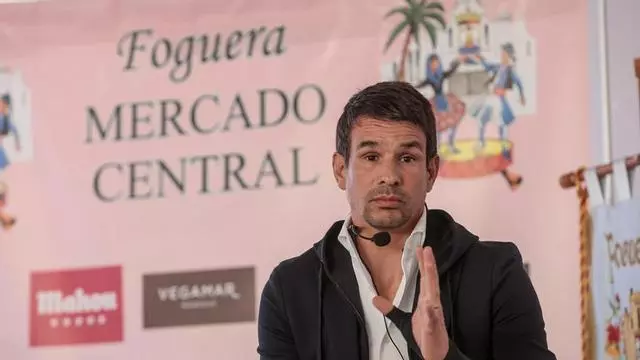 La hoguera Mercado Central presenta a José María Manzanares como su primer “Ambaixador”