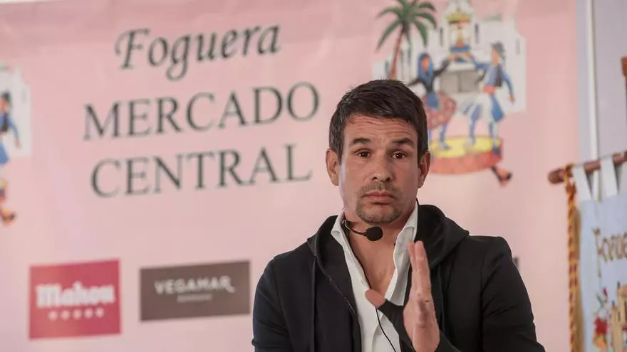 La hoguera Mercado Central presenta a José María Manzanares como su primer “Ambaixador”