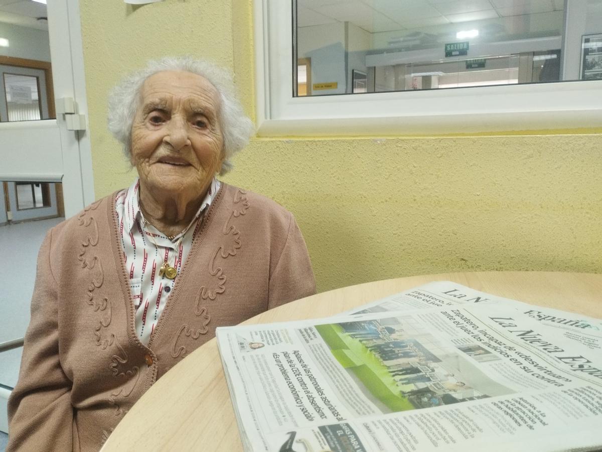 Isabel Rodríguez Noval, en la residencia de Grado, donde vive.