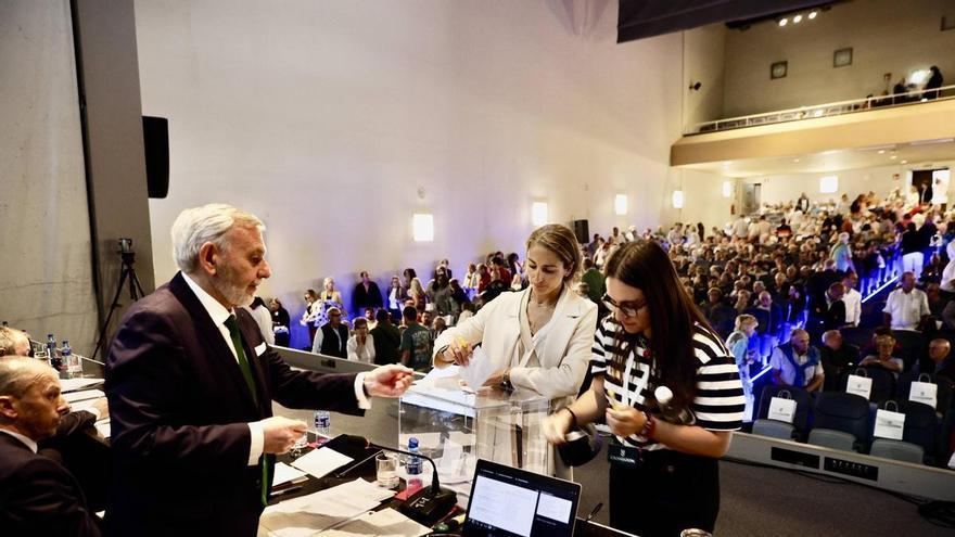 José Ramón Fiaño revalida la presidencia de Caja Gijón