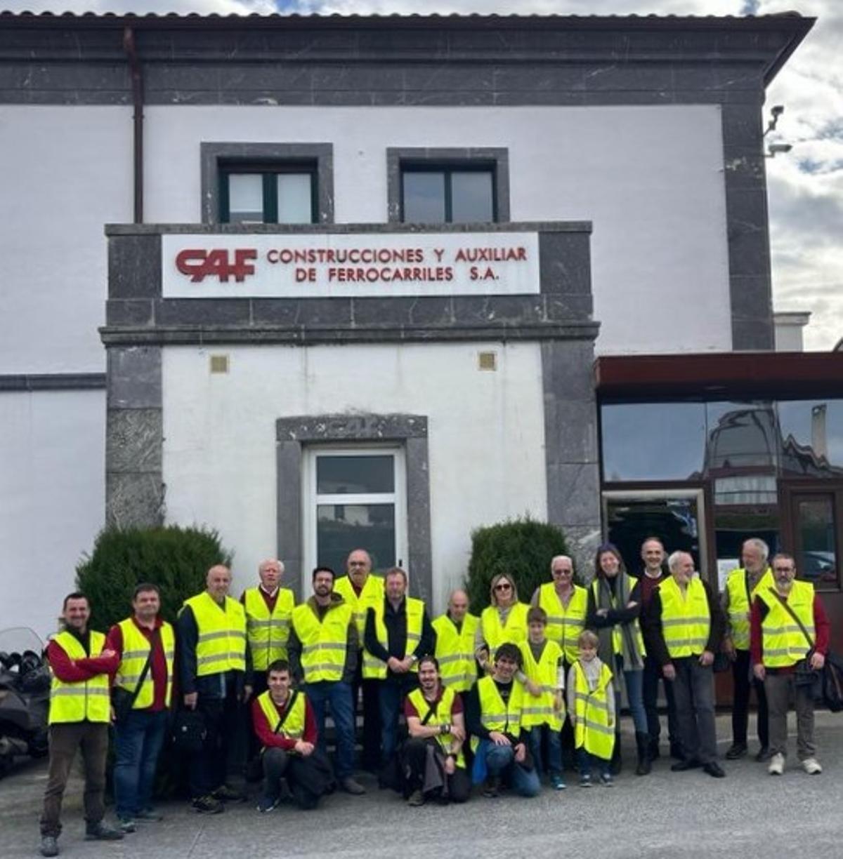 Visita de los Amics del Ferrocarril a la fábrica de Irún