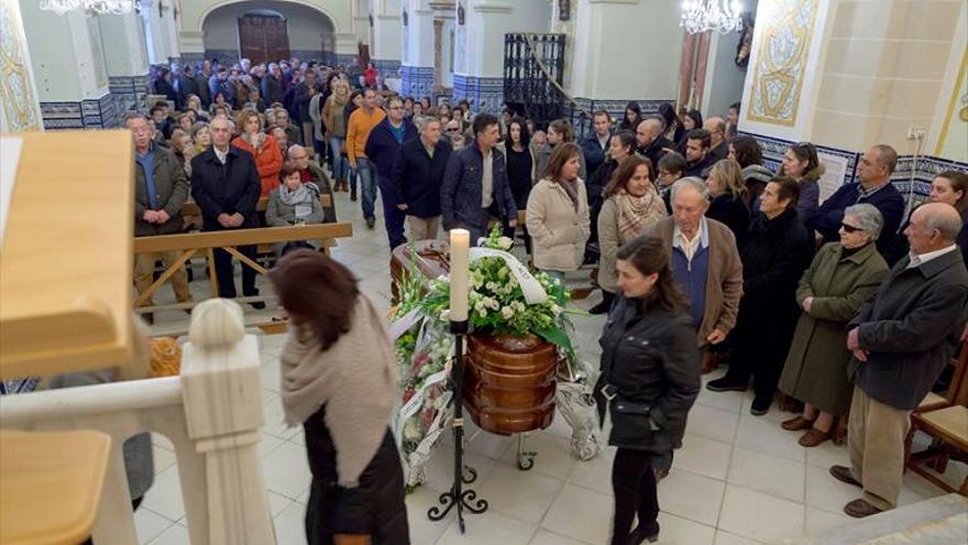 Familiares y vecinos despiden a Marchena, el abuelo del mundo