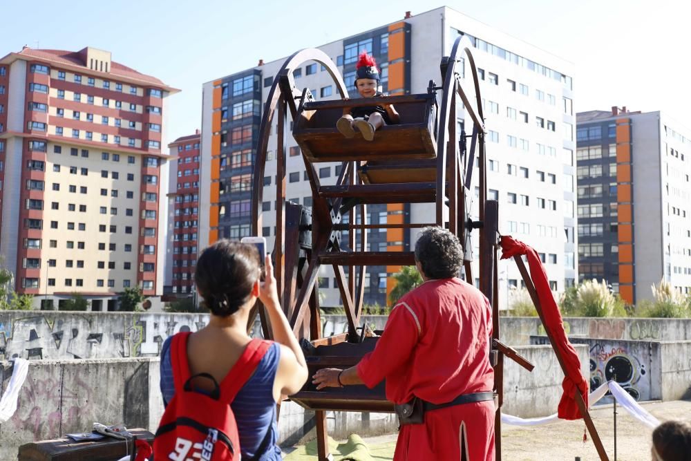 Centenares de familias acuden al Vicus Spacorum de Navia para disfrutar de talleres, atracciones y mercados basados en la época romana.