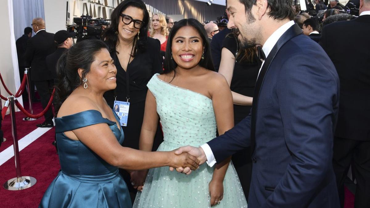 diego luna Yalitza Aparicio oscara 2019 red carpet 19178-daceb