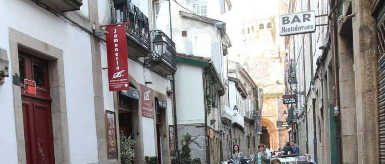 Terrazas instaladas en el casco histórico de la ciudad, la denominada zona de vinos. // Iñaki Osorio
