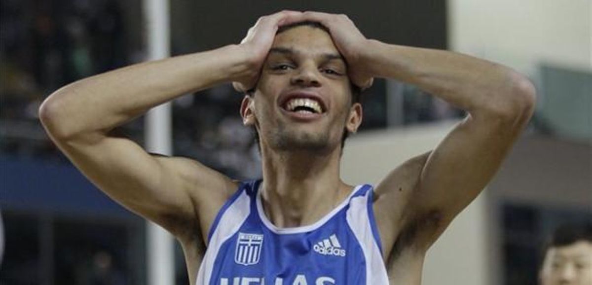 Dimitrios Chondrokoukis celebra la medalla d’or aconseguida en la final de salt d’alçada de l’Europeu d’Istanbul Indoor. Dimitrios Chondrokoukis celebra la medalla d’or aconseguida en la final de salt d’alçada de l’Europeu d’Istanbul Indoor.