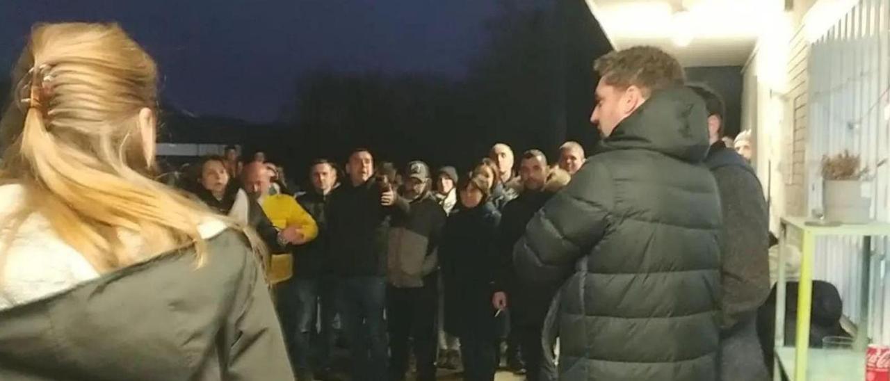 Un momento de la protesta del lunes contra el presidente del Lugones, en Santa Bárbara. |