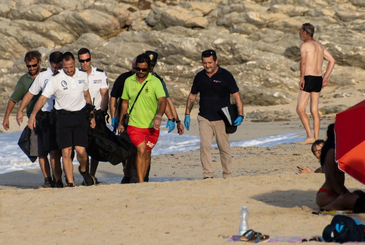 Un rayo mata a dos turistas en la playa de Cala Mesquida