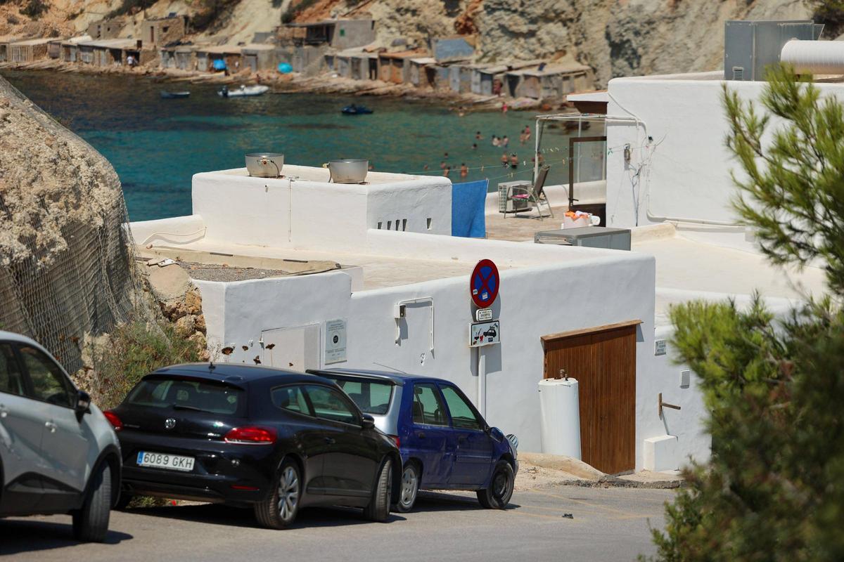 Descubre aquí todas las imágenes de la masificación en el aparcamiento de Cala d'Hort