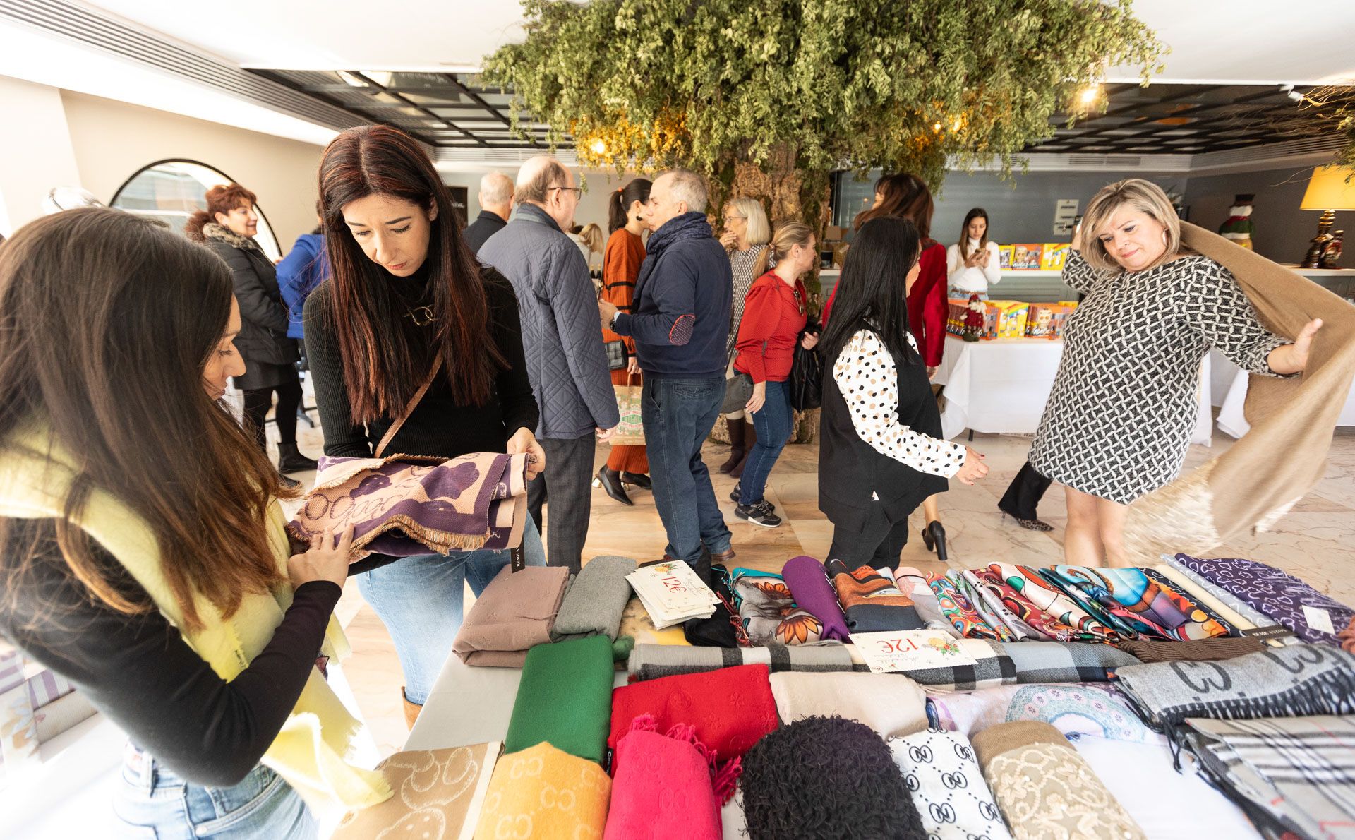 Mercadillo Solidario de Alinur en el Real Liceo Casino de Alicante