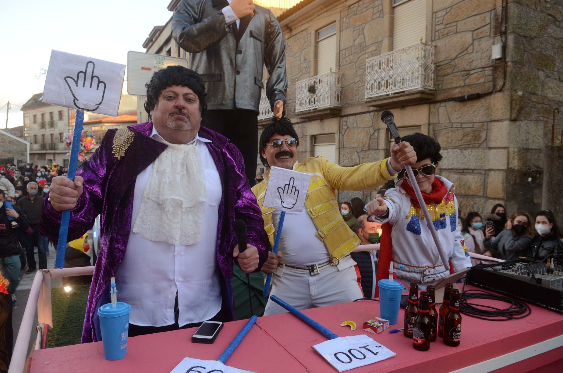 Desfile del Momo en Vilanova para despedir el Entroido 2022.