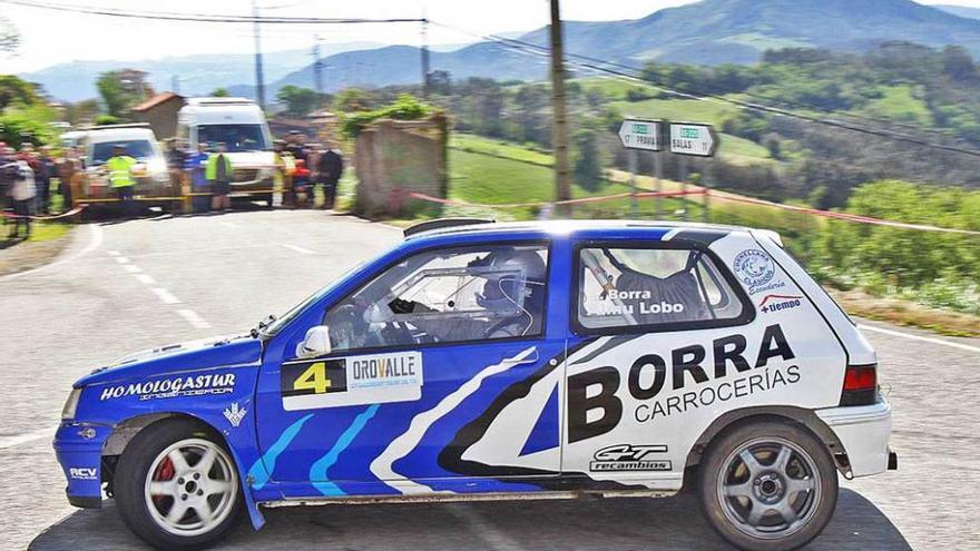 Borra, con su Renault Clio.