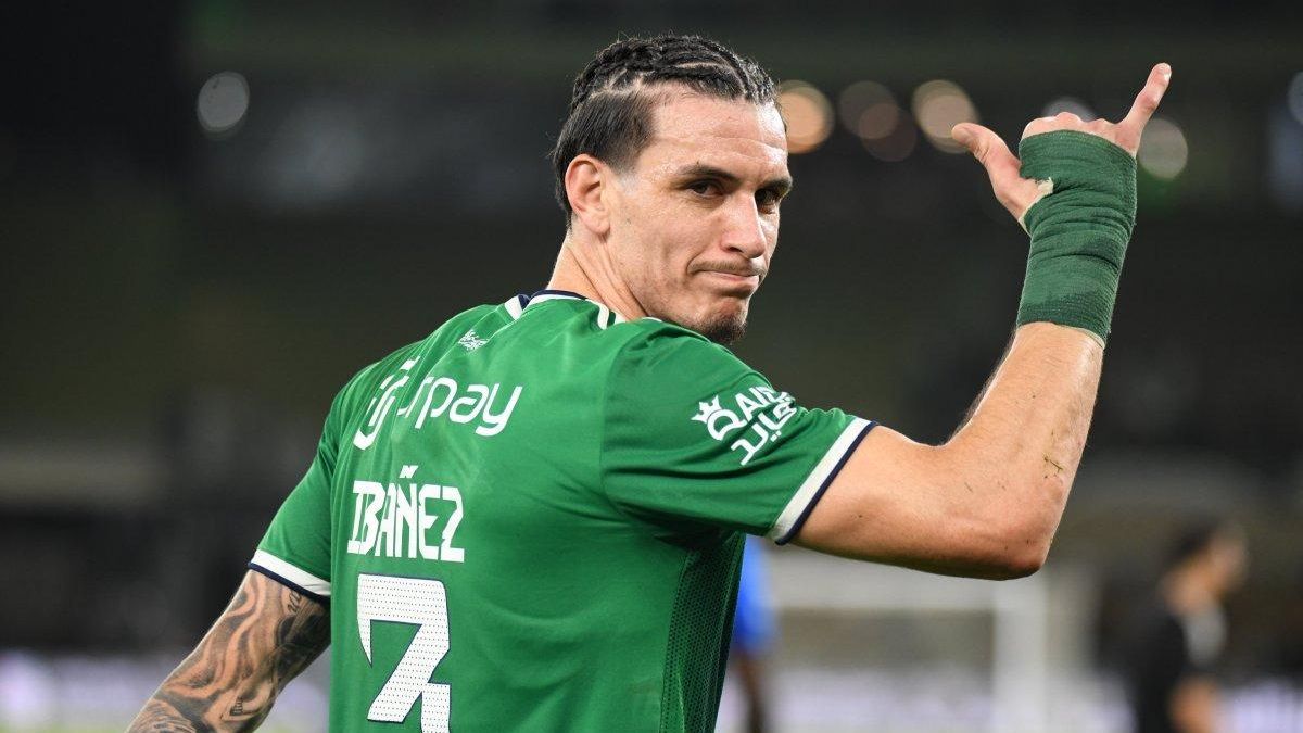 Roger Ibáñez, central brasileño que juega en Al-Ahli, internacional por la 'canarinha'