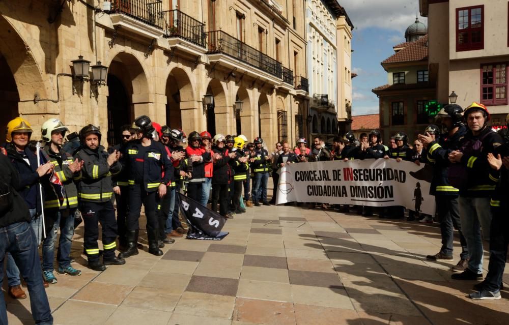 Manifestación de bomberos de toda España en Oviedo por Eloy Palacio