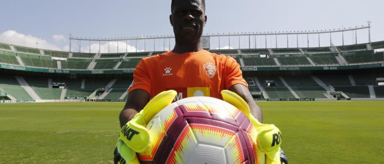 Francis, esta mañana, en su presentación oficial como jugador franjiverde