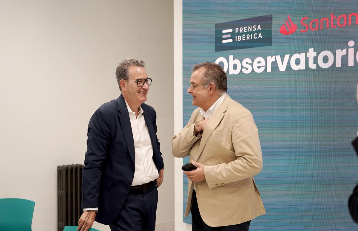 Jorge Ginés, secretario general de la Asociación de Promotores Inmobiliarios de Madrid (ASPRIMA) y Albert Sáez, presidente del comité editorial de El Periódico y director general de Contenidos de Prensa Ibérica