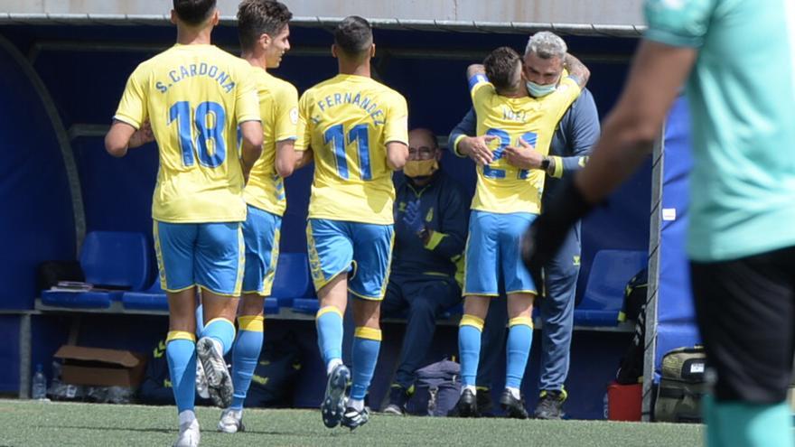 Joel, goleador amarillo, le dedica uno de sus tantos a un integrante del cuerpo técnico