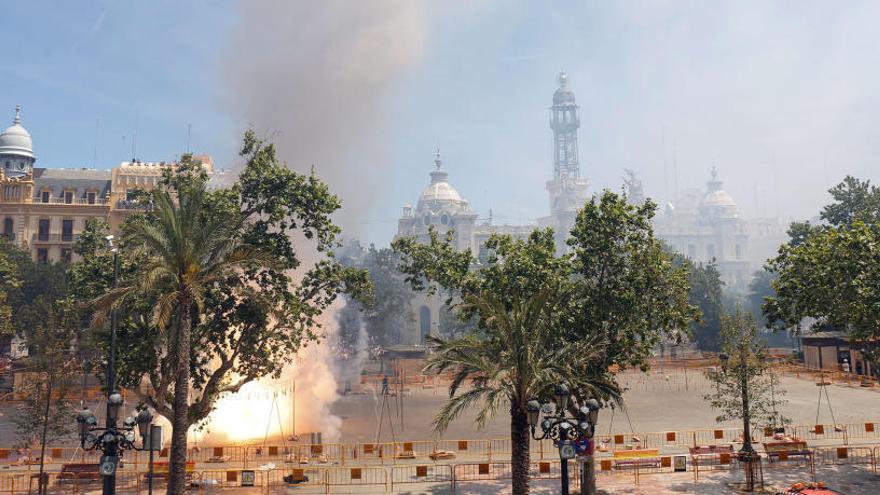 Mascletà por la Virgen, archivo.