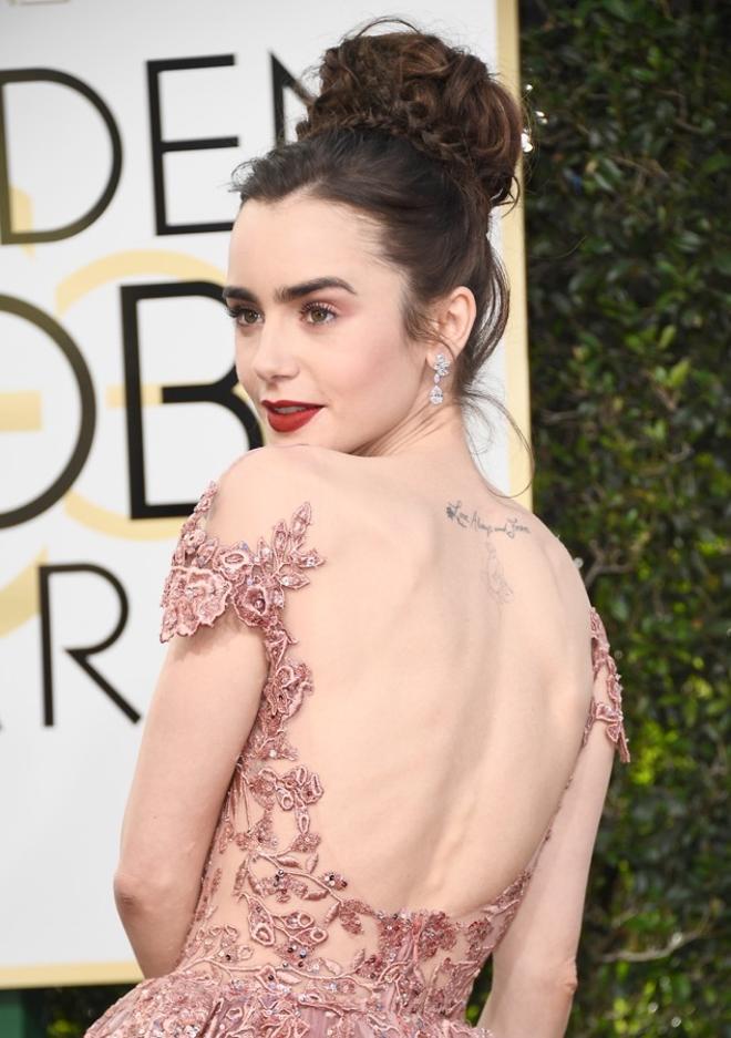 Mejor vestidas de los Globos de Oro 2017, la espalda de Lily Collins