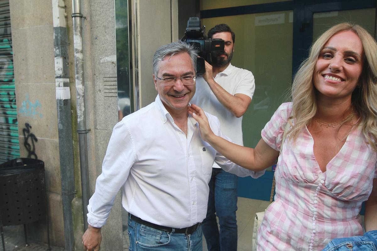 Luis Menor con la alcaldesa de San Cibrao das Viñas, Marta Nóvoa.