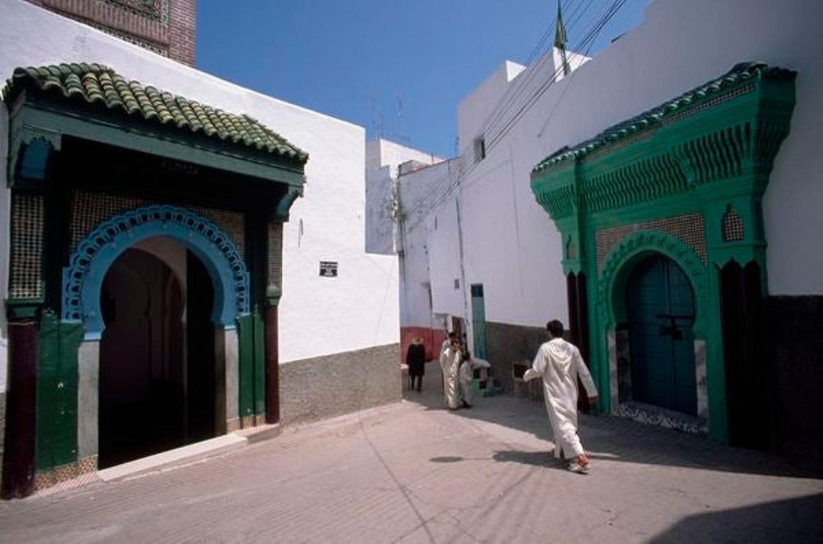 Es común ver así de decoradas las puertas de las casas