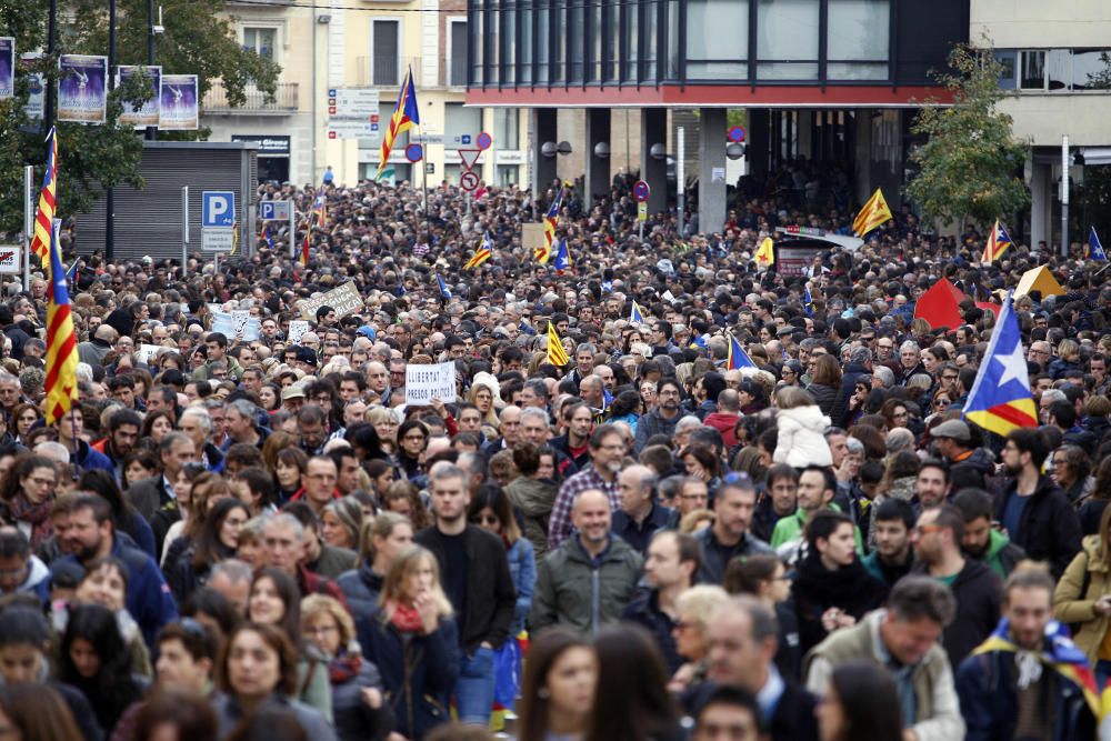 Concentració a Girona per l'alliberament dels exconsellers empresonats