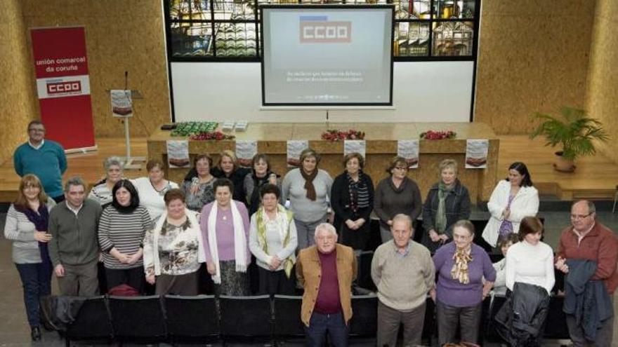 Homenaje de Comisiones Obreras a mujeres trabajadoras, ayer en el edificio de sindicatos. / fran martínez