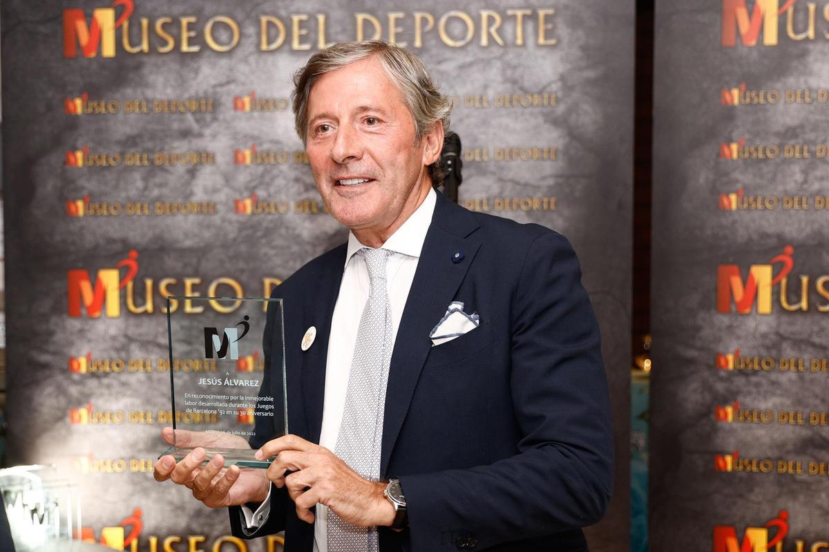 El periodista deportivo, recogiendo un premio.